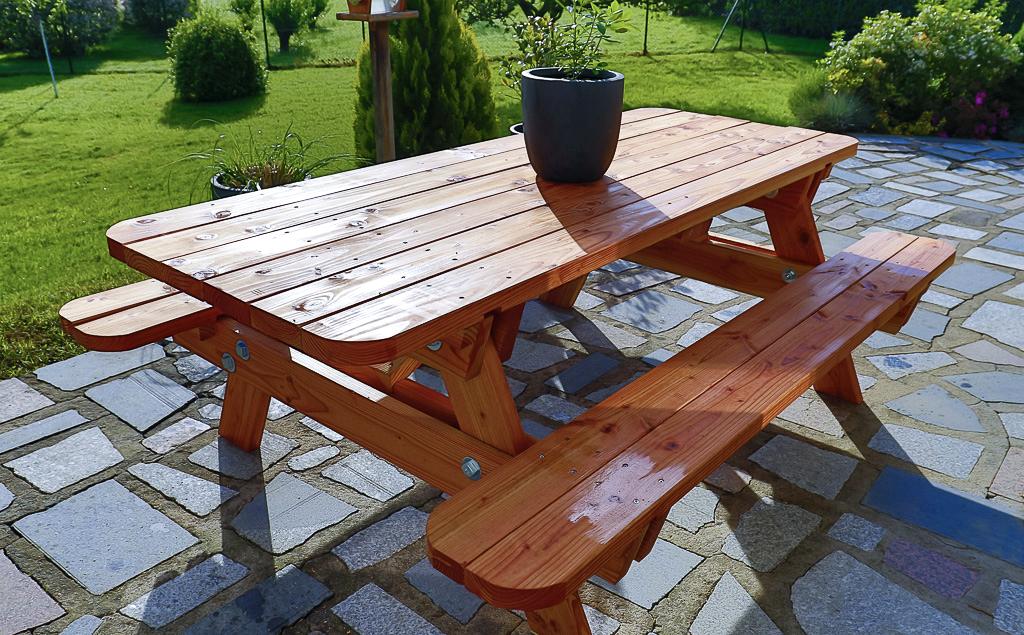 Table de pique-nique Douglas sur une terrasse